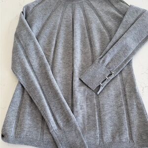 Per se Chic Gray Women's Crew Neck Sweater